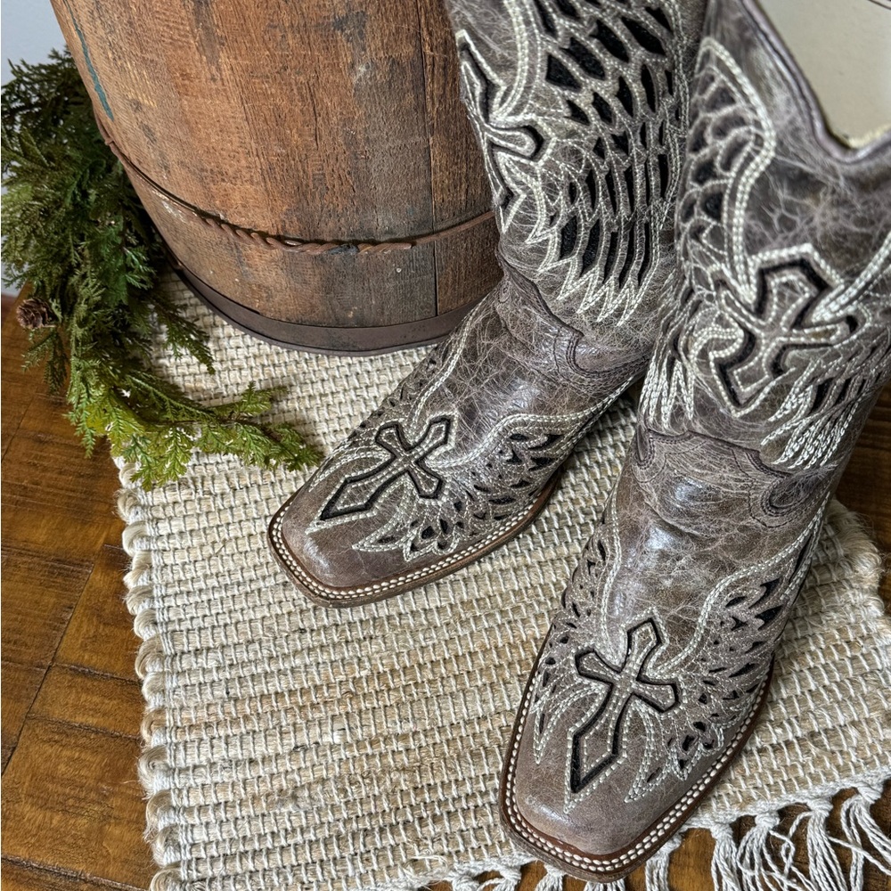 Women’s Corral Western Cowboy Boots with Black Inlay Wing and Cross Design